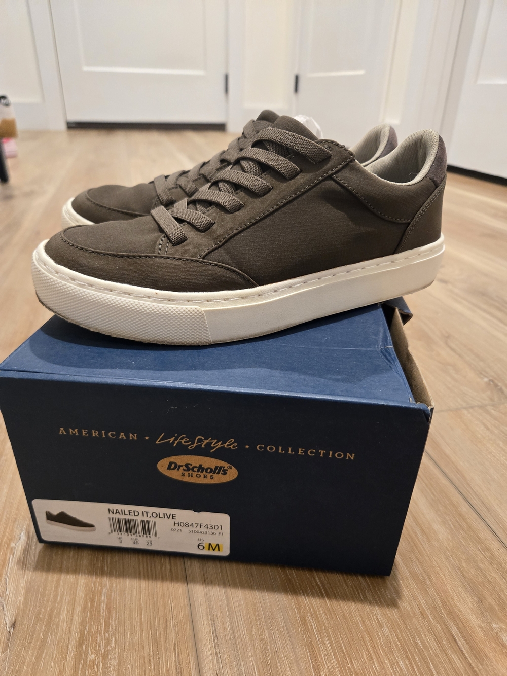 Dr. Scholl's Women’s Olive Casual Sneakers